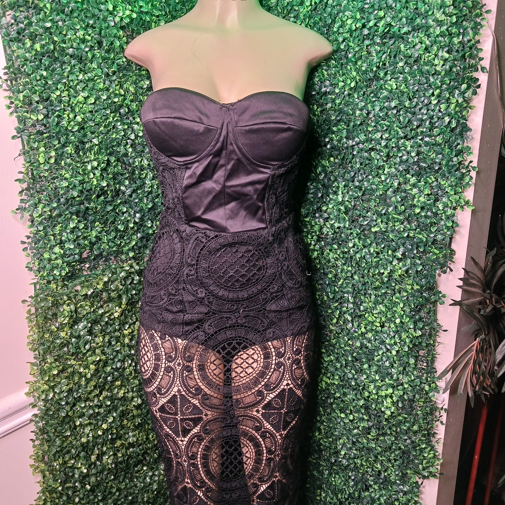 Elegant Black Lace Strapless Dress
